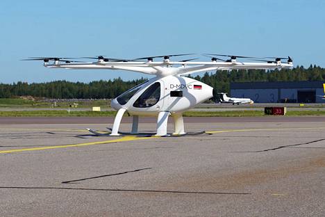 Saksalaisen Volocopter-yhtiön sähköisiä kopteritakseja testattiin vuonna 2019 Helsinki-Vantaan lentokentällä.