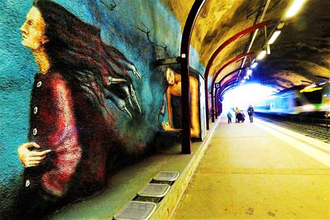 Helsingin karuimpiin kuuluva juna-asema sai 200 metriä pitkän graffitin –  Malminkartanon jättitaideteos on nyt kokonaan näkyvissä - Kaupunki 