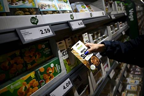 Verkosto vaatii nykyistä enemmän tukea kasvipohjaisten ruokien edistämiseen. Kuvassa vegetuotteita Lidlin myymälässä.