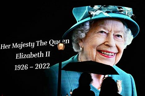 Kuningatar Elisabetin kuva asetettiin näytölle Lontoon Piccadilly Circuksessa.