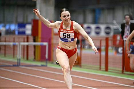 Reetta Hurske juoksi sunnuntaina SM-halleissa Liikuntamyllyssä uransa toiseksi nopeimman ajan 60 metrin aidoissa 7,83 sekuntia.