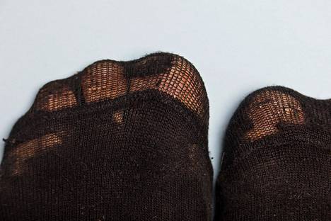 Puuvillakuitu häviää sukista pikkuhiljaa. Siksi puuvillasukka on kestävämpi, jos siinä on jonkin verran keinokuituja, kuten nailonia tai polyesteria.