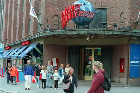 Renny Harlin perusti Mikonkadun kiinteistöön Planet Hollywoodin vuonna 1995.