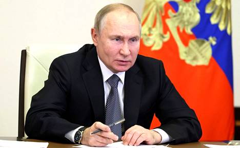 Presidentti Vladimir Putin osallistui hallituksen kokoukseen keskiviikkona etäyhteydellä Novo-Ogarjovon residenssistään Moskovan luoteispuolelta.