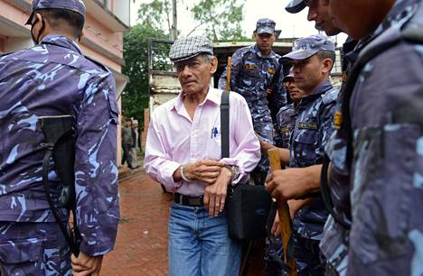 Charles Sobhraj saapui vuonna 2014 nepalilaiseen oikeusistuimeen, jossa hänet tuomittiin kanadalaismatkailjan murhasta vuonna 1975.