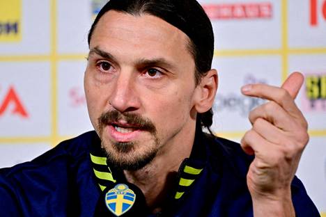 Zlatan Ibrahimović  vastaili kysymyksiin lehdistötilaisuudessa Tukholmassa tiistaina.