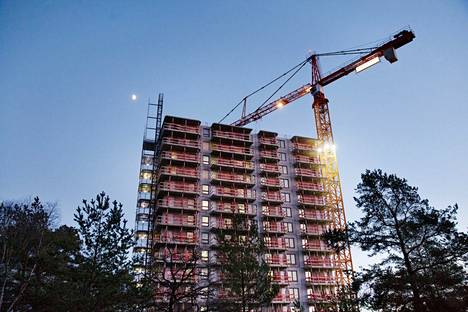 Ruotsissa asuinhuoneistojen hinnat putosivat 1,5 prosenttia ja omakotitalojen hinnat 2,9 prosenttia marraskuusta. Uusia asuntoja rakennettiin Tukholman Årstabergiin vuonna 2018.
