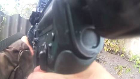Videolla näkyvä, suomalaissotilaan käytössä ollut ase.