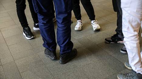 Helsingin poliisin nuorisoryhmä tutkii alle 18-vuotiaiden tekemiä rikoksia. 