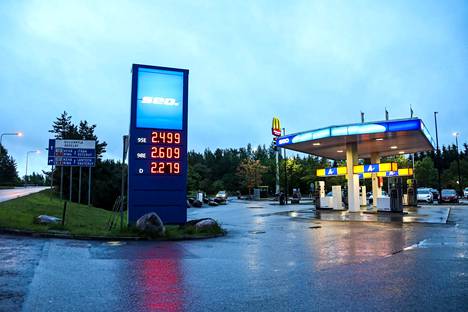 Bensiinin hinta voi nousta Suomessa öljynviejämaiden päätöksen vuoksi -  Talous 