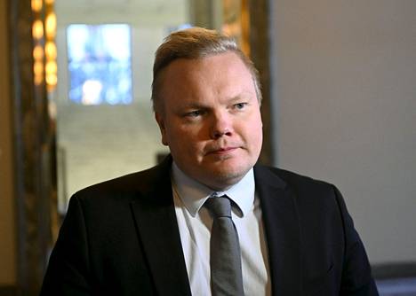 Maa- ja metsätalousministeri Antti Kurvinen (kesk). 