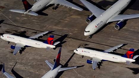 Lentoyhtiöt | Amerikkalaiset lentoyhtiöt eivät saa irtisanoa työvoimaa, mutta Delta vähentää nyt 17 000 työntekijää