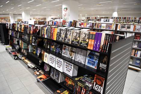 Rosebud avasi uuden kirjakaupan Helsinkiin viime syksynä. Sivullinen-kirjakauppa avautui Kaisa-talossa 22. syyskuuta.