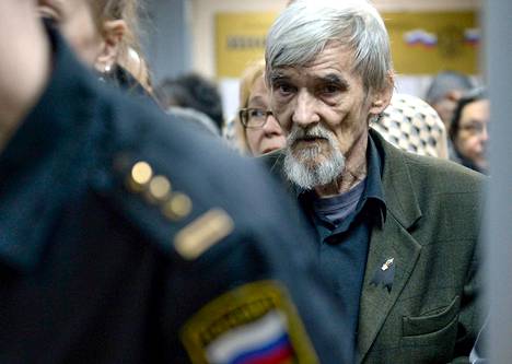 Juri Dmitrijev saapuu oikeudenkäyntiin Petroskoissa 28. kesäkuuta 2018.