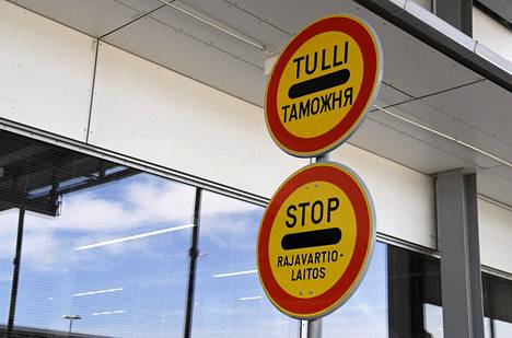 Rajalle ei ole kerääntynyt ruuhkaa. Vaalimaan raja-asema Virolahdella 1. heinäkuuta.