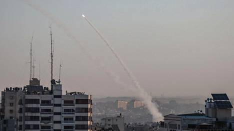 Israel teki useita ilmaiskuja Gazaan, terroristijärjestö ampui jopa 200 rakettia Israeliin