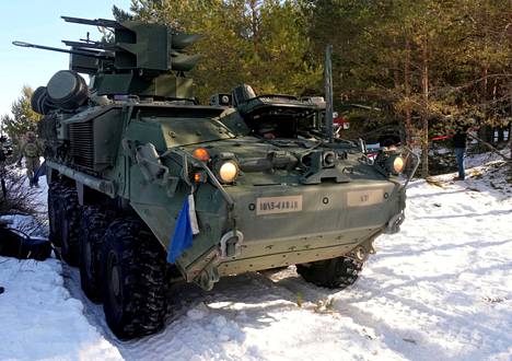 Stryker-ajoneuvoja Virossa viime maaliskuussa.