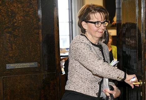 Valtakunnansyyttäjä Raija Toiviainen oli eduskunnan perustuslakivaliokunnan kuultavana perjantaina.