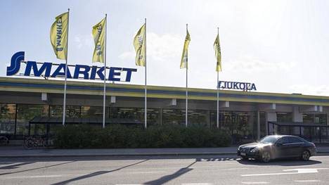 S-market Nurmeksen asiakkaista moni pitää alueosuuskauppojen yhdistymistä etupäässä hyvänä asiana.
