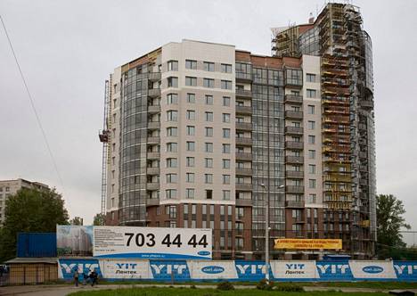Suomalaisyritysten joukkopakoa Venäjältä tai Ukrainasta ei näytä olevan tapahtumassa, vaikka Ukrainan kriisi on kiristynyt. Rakennusyhtiö YIT kertoi jo marraskuussa harkitsevansa Venäjän-toimintojen myymistä. Kuvassa YIT:n rakennuskohde Pietarissa 2006.