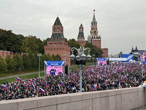 Punaisella torilla järjestettiin perjantaina kello 17 alkaen konsertti, jolla Venäjä juhlisti neljän Ukrainan alueen liittämistä itseensä.