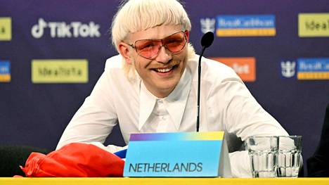 Hollannin euroviisuedustaja Joost Klein lehdistötilaisuudessa semifinaalin jälkeen torstaina.