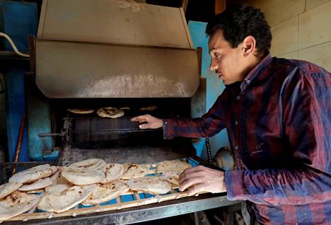 Egypti on yksi maailman suurimmista vehnän tuojista. Kuva leipomosta Kairossa maaliskuussa 2022.