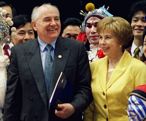 Mihail Gorbatšov vaimonsa Raisan kanssa vierailulla Taiwanissa vuonna 1994.