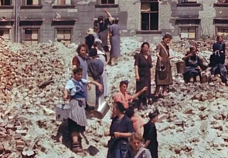 Cannesin festivaalilla esiteltiin alkuviikosta Loznitsan uutuuselokuva, jossa hän muistuttaa toisen maailmansodan aikaisista kaupunkipommituksista.