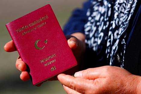 Eurooppaan tulo edellyttää passia ja viisumia. Viisumikaupan yhteyttä järjestäytyneeseen rikollisuuteen selvitetään.