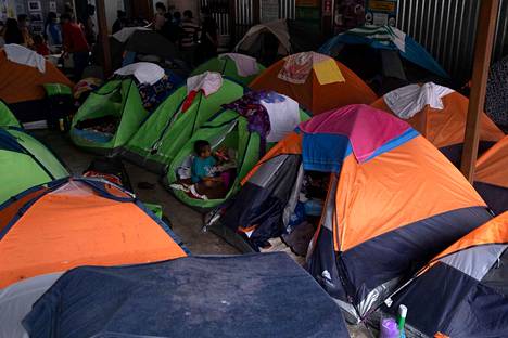 Yhdysvaltoihin pyrkivien turvapaikanhakijoiden ja siirtolaisten telttaleiri Tijuanassa Meksikossa elokuun puolivälissä.