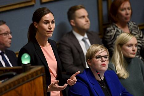Pääministeri Sanna Marin (sd) eduskunnan suullisella kyselytunnilla Helsingissä 27. lokakuuta 2022.
