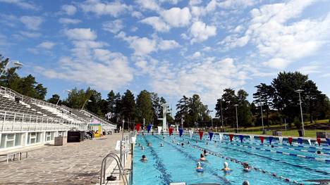 Helsingin uimastadion on yksi paikoista, joiden suihkutiloissa on kuvattu salaa.