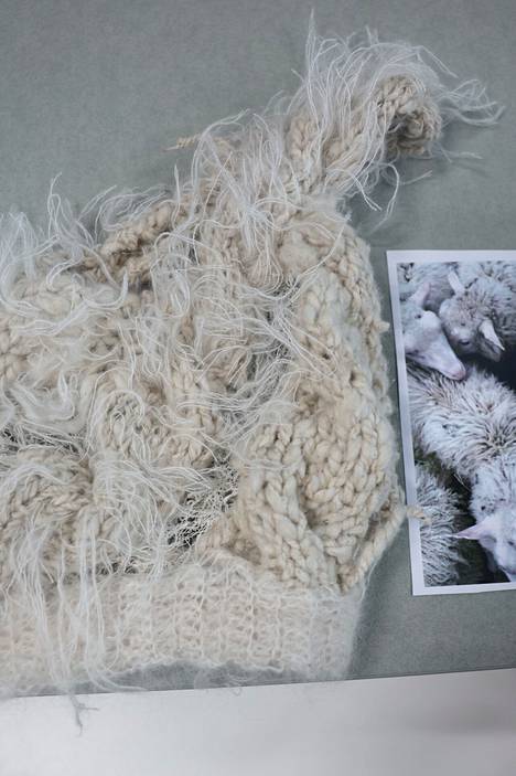 Saimi Parikka has used self-spun sheep's wool as the material for her top.