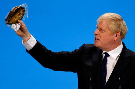 Boris Johnson toi savusillin puheensa tueksi kampanjatilaisuuteen Lontoossa 17. heinäkuuta.