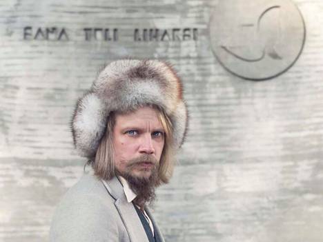 Runoilija Olli-Pekka Tennilä