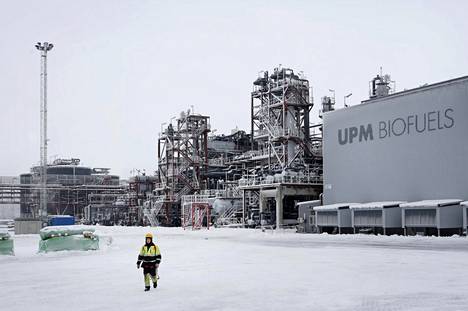 UPM:n Kaukaan tehtaalla aloitettiin biodieselin valmistus selluprosessissa erotettavasta mänty-, kuusi- ja koivuöljystä 2014.