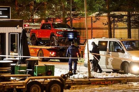 Poliisi työssä Puotilassa Helsingissä ampumavälikohtauksen jälkeen.