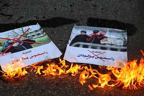 Palestiinan Gazan alueella poltettiin Ruotsi-protestissa  Rasmus Paludanin kuvia tiistaina.