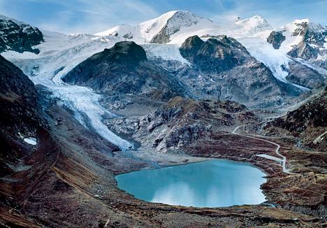 Steinin jäätikkö Sveitsissä vuonna 2017. Jäätikkö on vetäytynyt 550 metriä vuosien 2006 ja 2015 välillä.