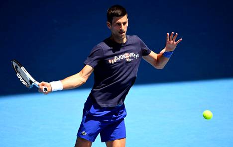 Novak Djokovic harjoitteli Melbourne Parkin -tenniskeskuksessa ennen Australian avoimen tennisturnauksen alkamista.