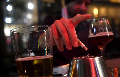 Terveys | Yli 10 000 suomalaista on lopettanut tupakoinnin koronan vuoksi – Lääkäri kertoo, miten lopettaminen todennäköisimmin onnistuu