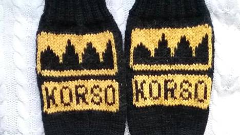 Mirja Zacheus keksi idean Korso-sukkiin yhdessä Vantaalla asuvien tyttäriensä kanssa.