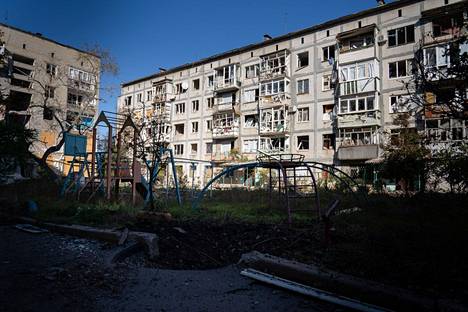 Tuhottuja asuintaloja Bahmutissa, jonne Venäjä pyrkii etenemään. Kuva on otettu 15. lokakuuta.