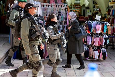 Israelilaiset erikoisjoukot partioivat Jerusalemissa torstaina.