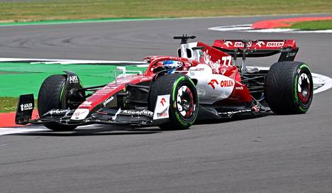 Vatteri Bottas päihitti ex-tallikaverinsa Lewis Hamiltonin.
