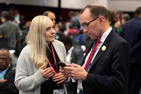 Suomea kokouksessa edustanut ilmasto- ja ympäristöministeri Maria Ohisalo (vihr) keskusteli norjalaisen kollegansa Espen Barth Eiden kanssa Montrealin kokouksessa lauantaina. 