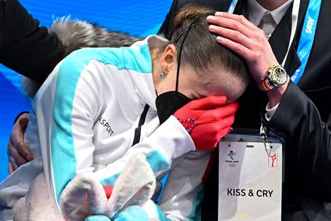 Kamila Valijeva cried inconsolably after failing in a free program at the Beijing Olympics.