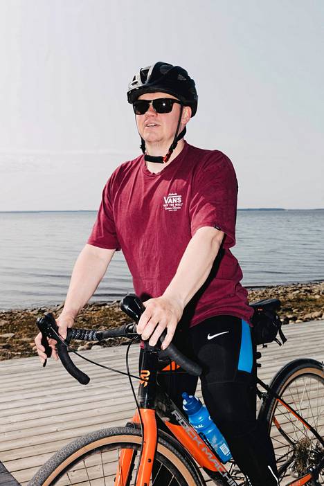 Kari Kananen piti lyhythihaista paitaa pyörälenkilleen oikeana valintana.