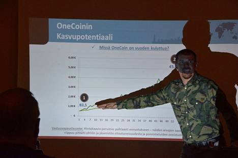 Onecoin toimi myös Suomessa. Maajohtaja Tommi Vuorinen esitteli yritystä Äänekoskella huhtikuussa 2014. Vuorinen on mukana Cryptoqueen-dokumentissa.